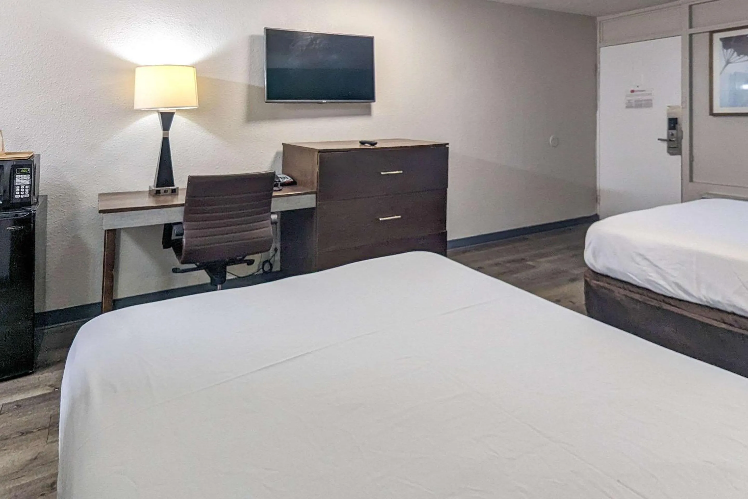 Bedroom, Bed in Rodeway Inn Augusta North Washington Road