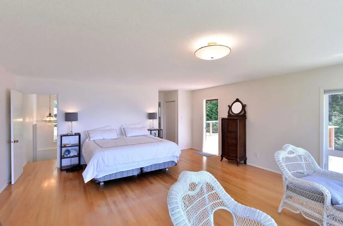 Bed in Pacific Coast Beach House by EMR Vacation Rentals