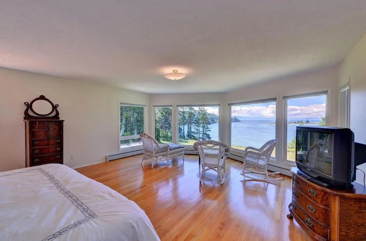 Bed in Pacific Coast Beach House by EMR Vacation Rentals