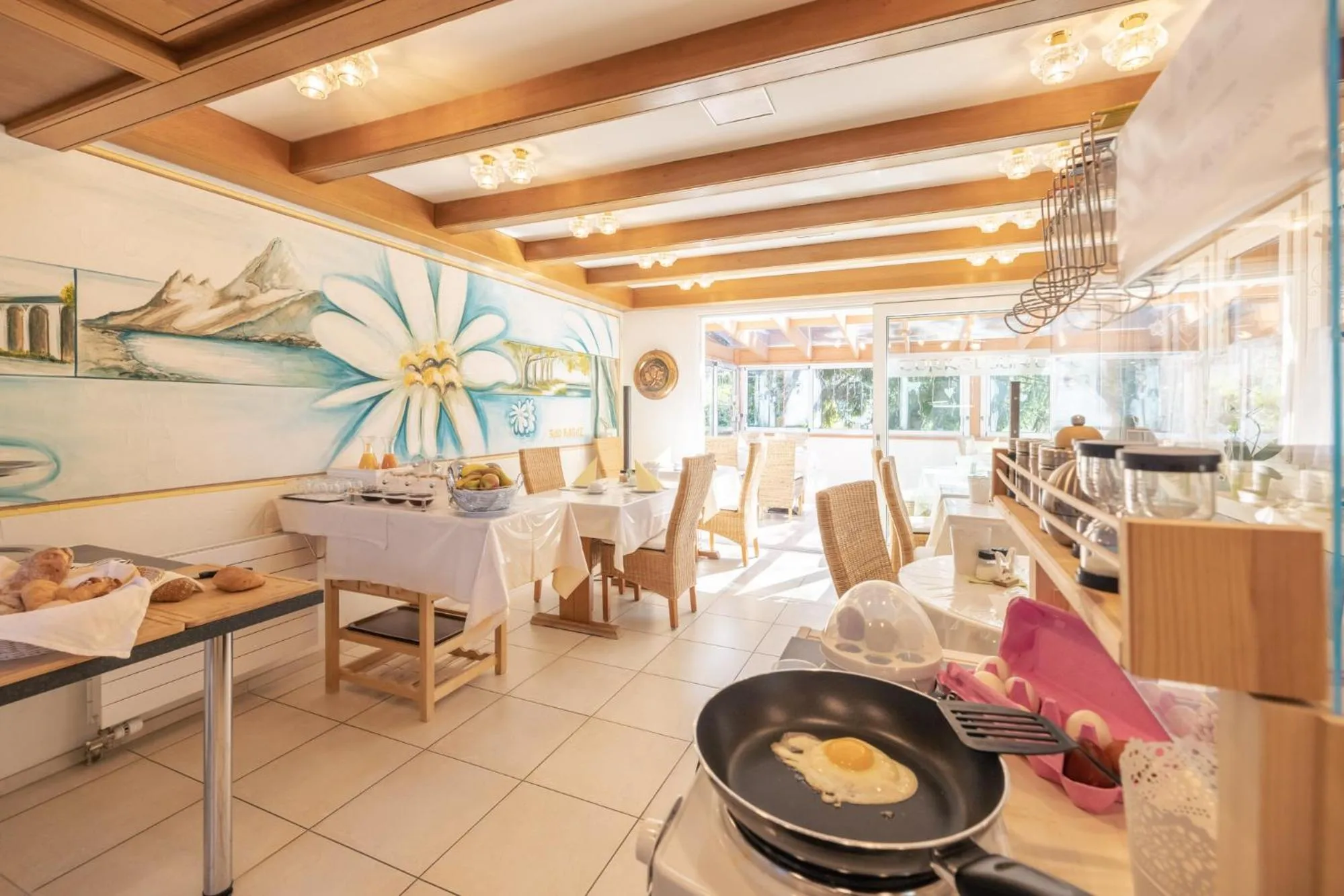 Restaurant/places to eat in Garni Hotel Torkelbündte