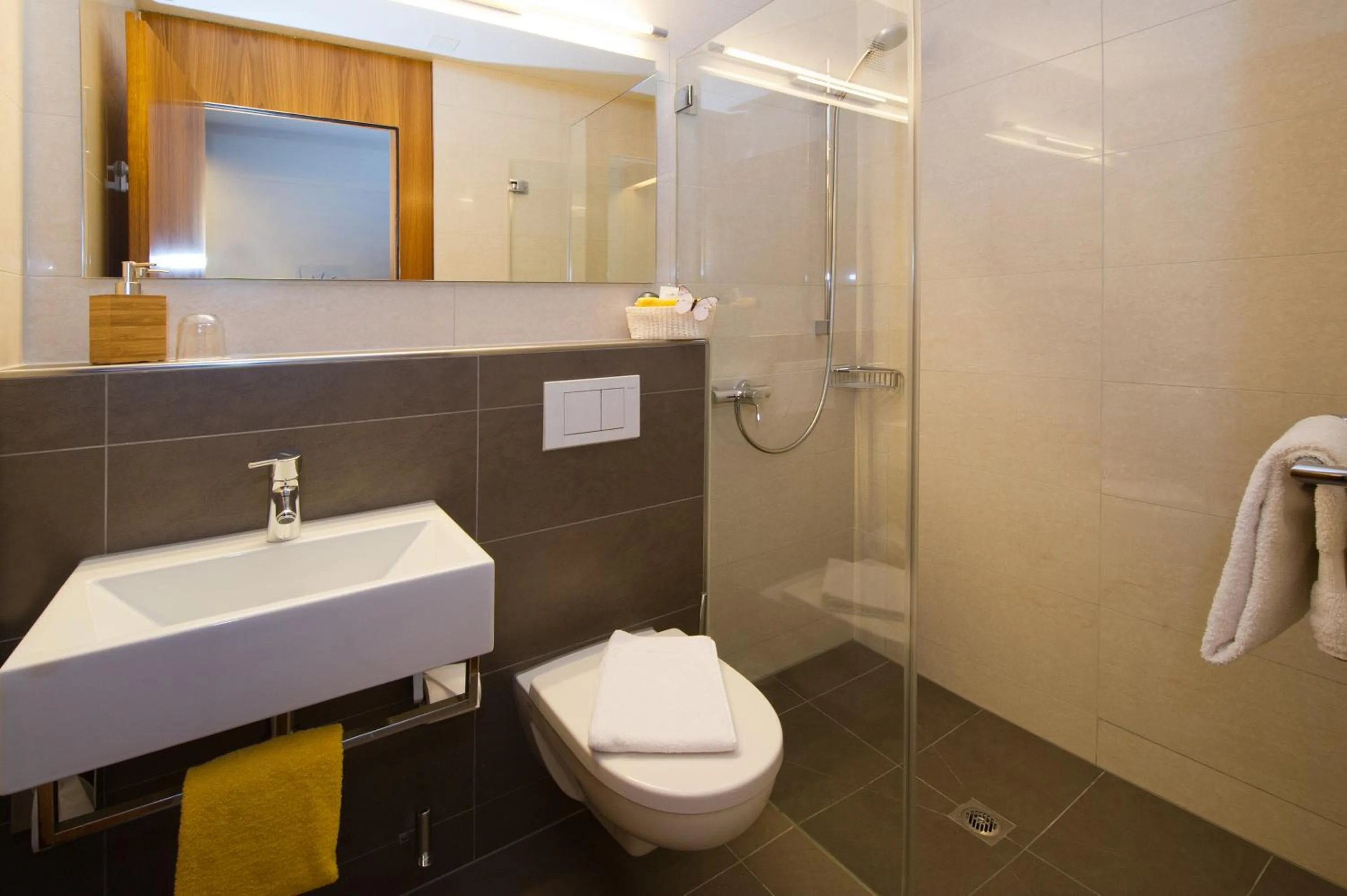 Bathroom in Garni Hotel Torkelbündte