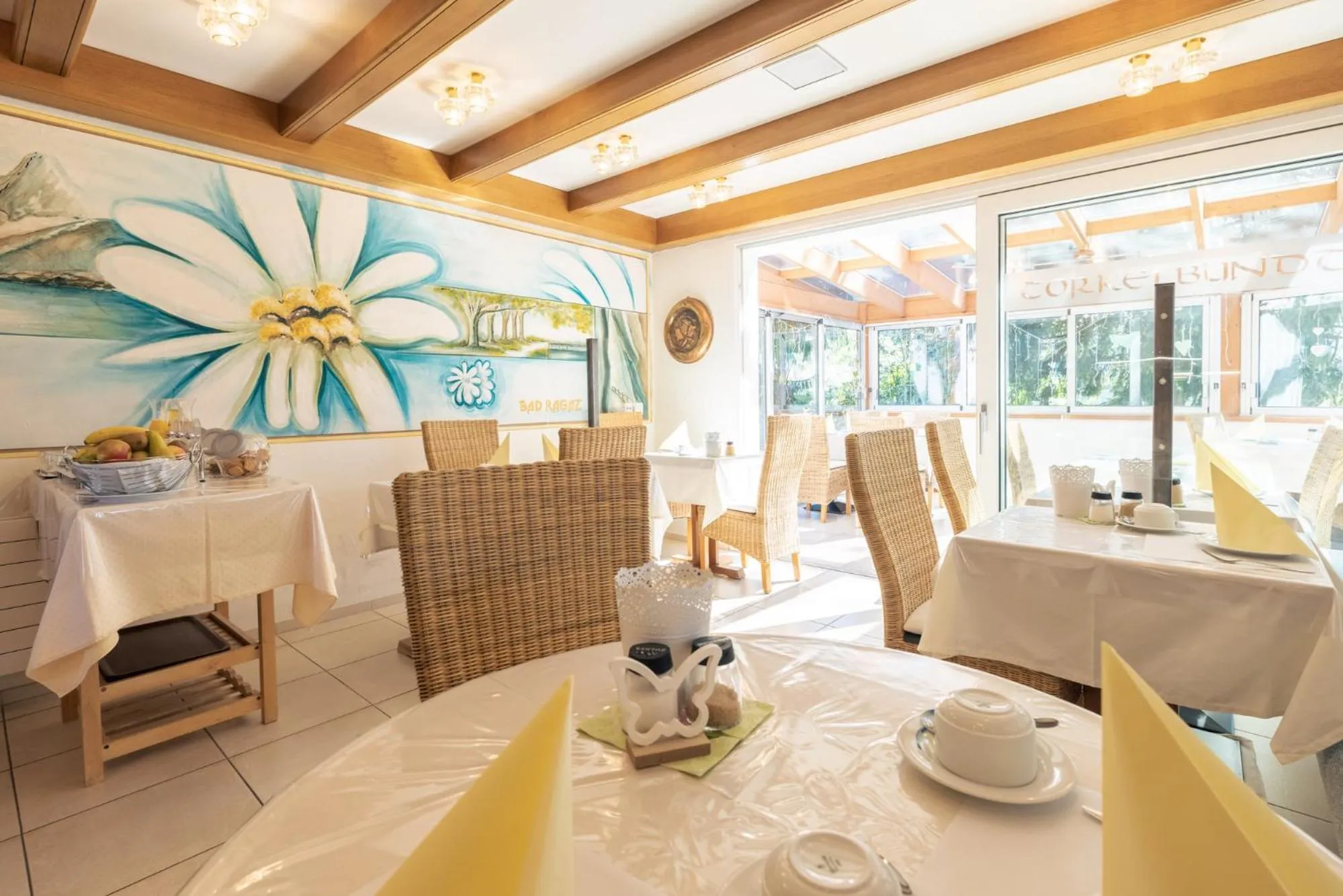 Restaurant/places to eat in Garni Hotel Torkelbündte