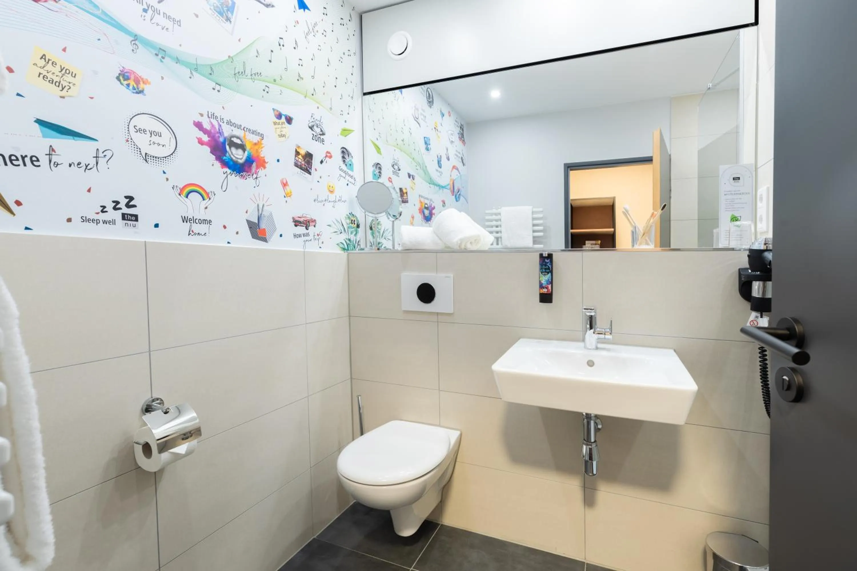 Shower in Select Hotel Crown Moenchengladbach