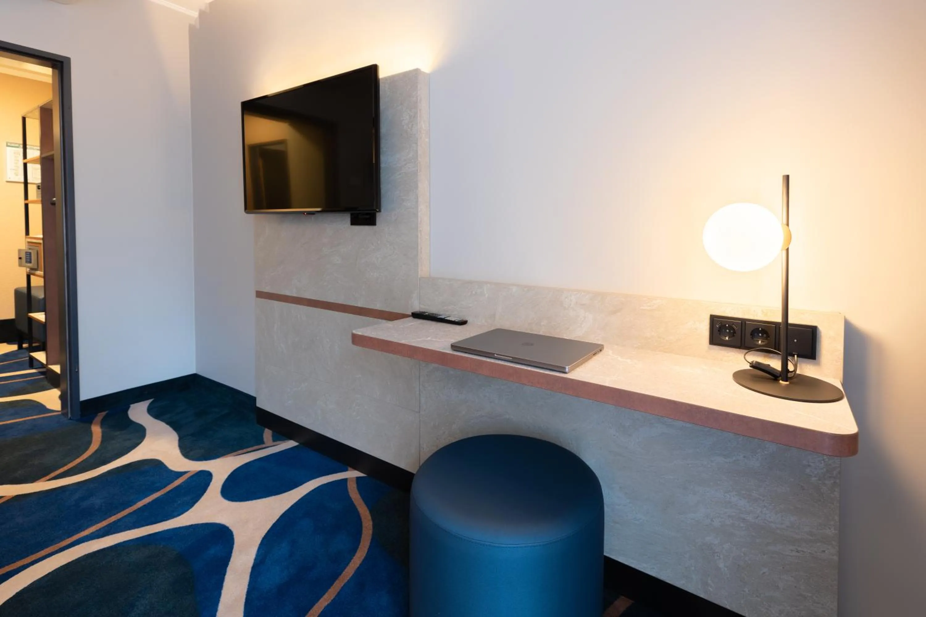 TV and multimedia in Select Hotel Crown Moenchengladbach