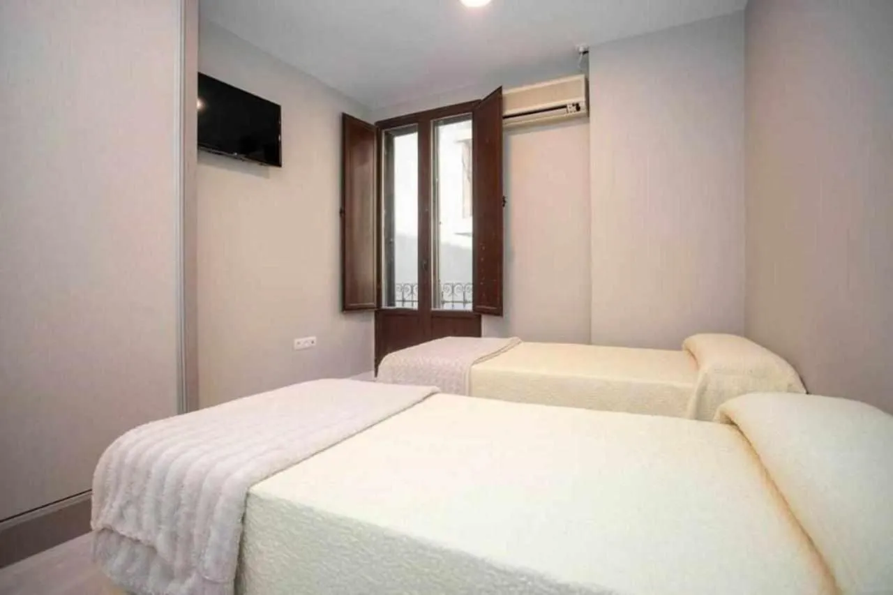 Bed in Hostal Viena Plaza Nueva