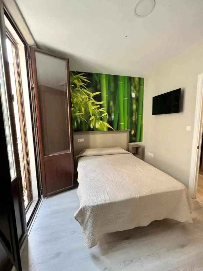 Bed in Hostal Viena Plaza Nueva