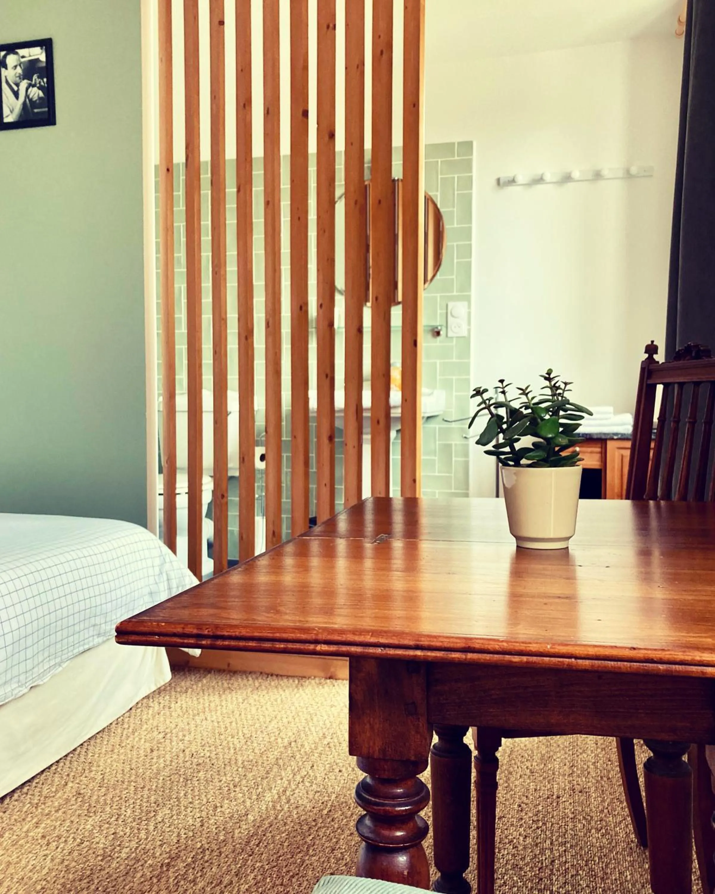 Photo of the whole room in Léhontine