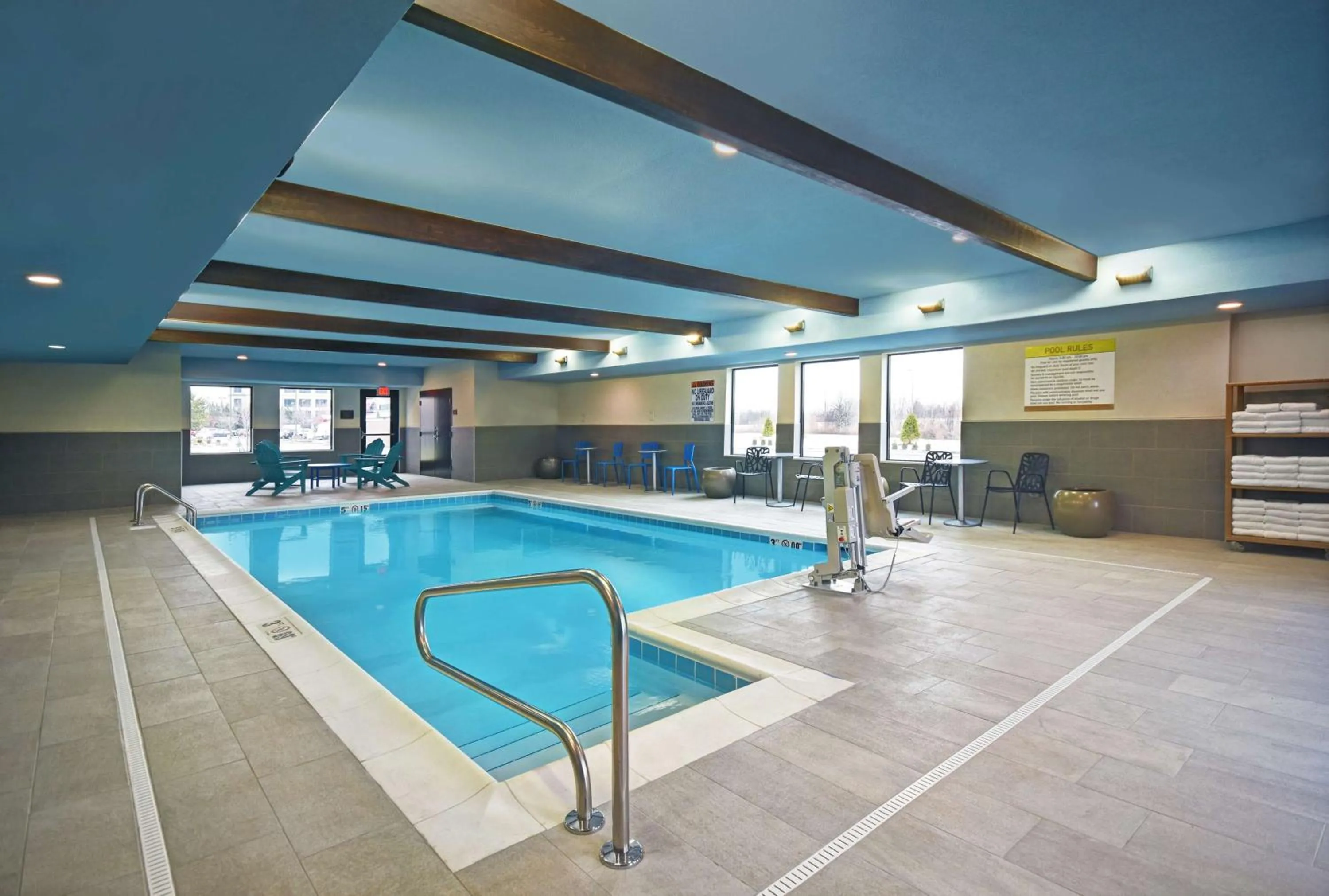 Swimming pool in Home2 Suites By Hilton Springdale Cincinnati