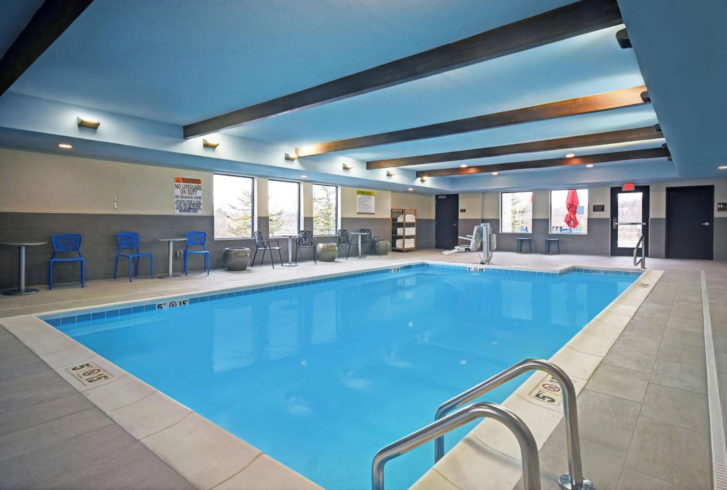 Pool view in Home2 Suites By Hilton Springdale Cincinnati