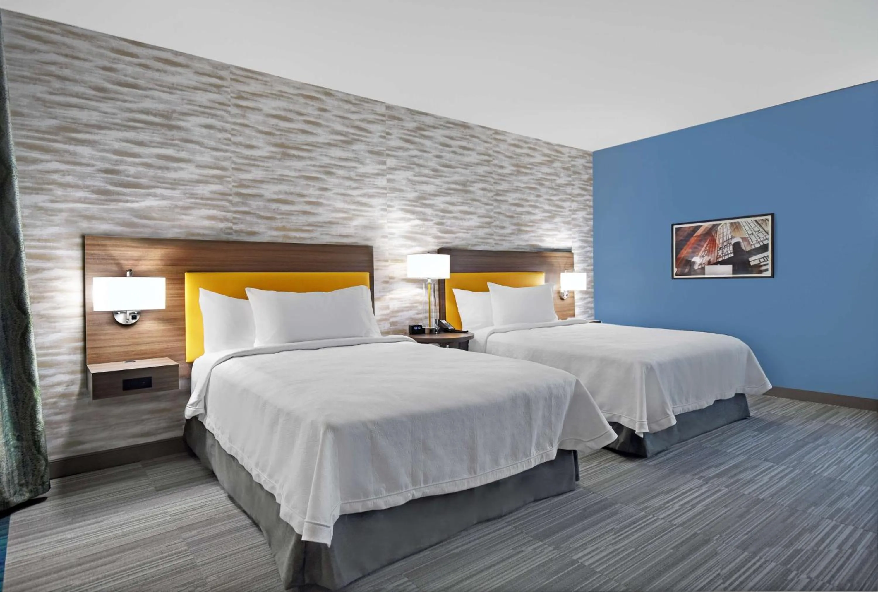 Bed in Home2 Suites By Hilton Springdale Cincinnati
