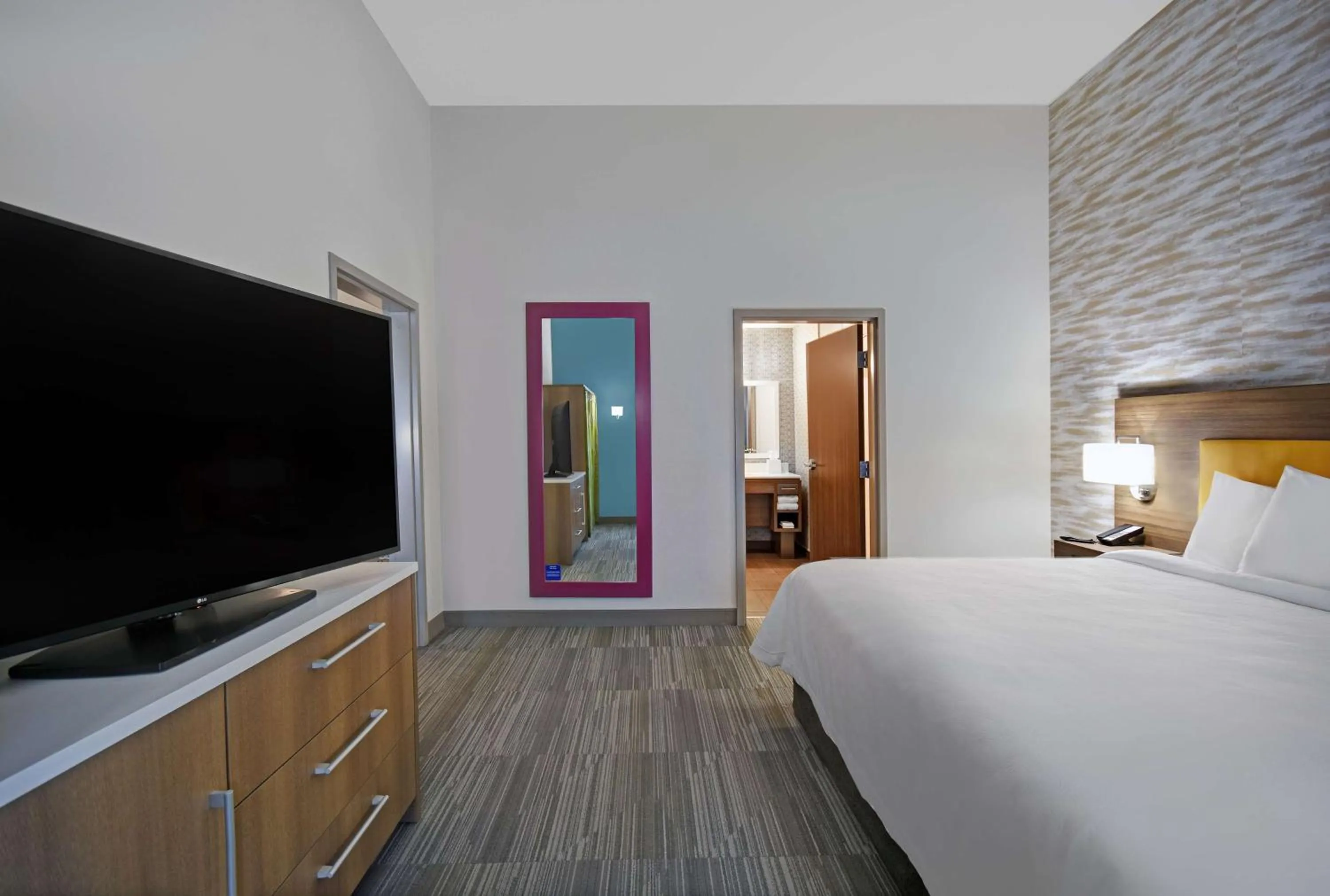 Bed in Home2 Suites By Hilton Springdale Cincinnati