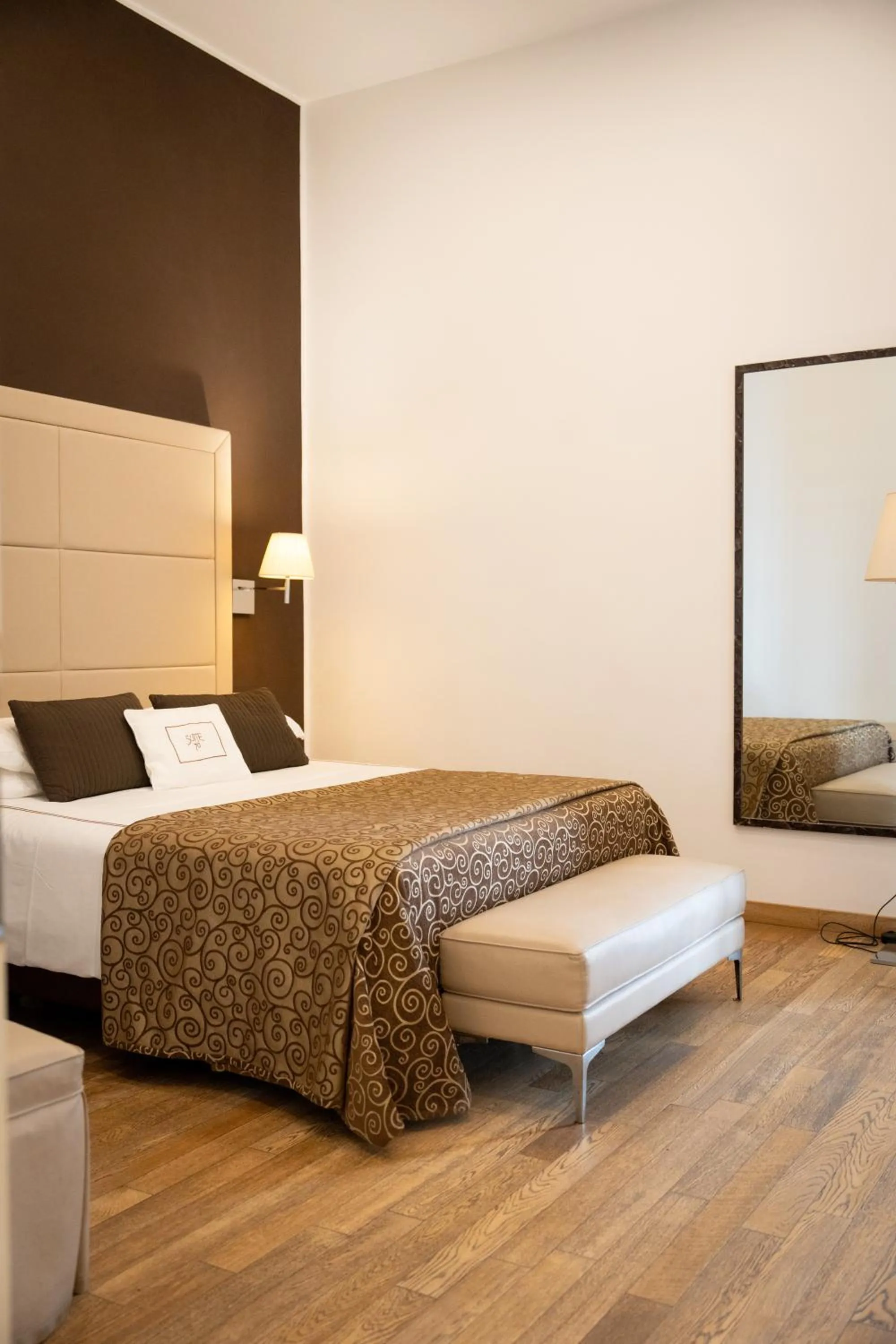 Suite 70 Luxury Collection