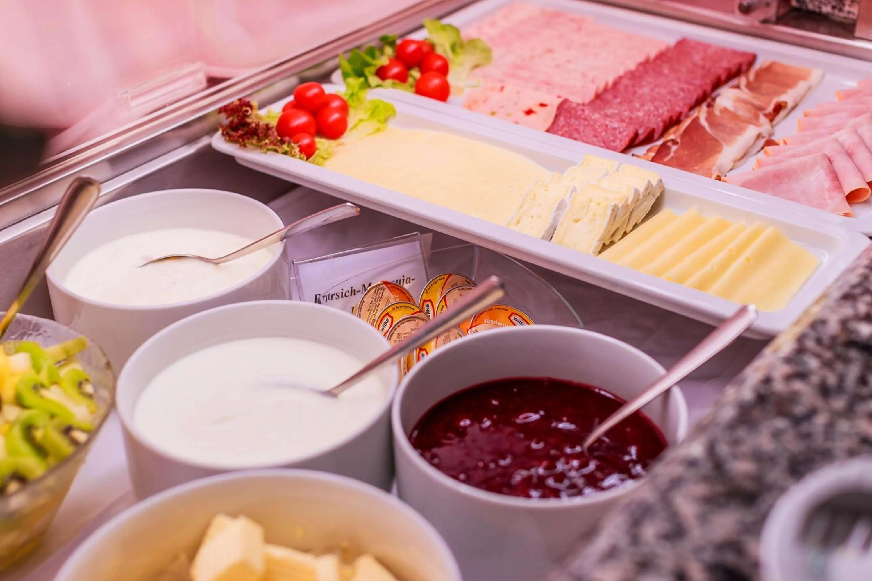 Breakfast in PLAZA INN Blankenburg Ditzingen, Sure Hotel Collection