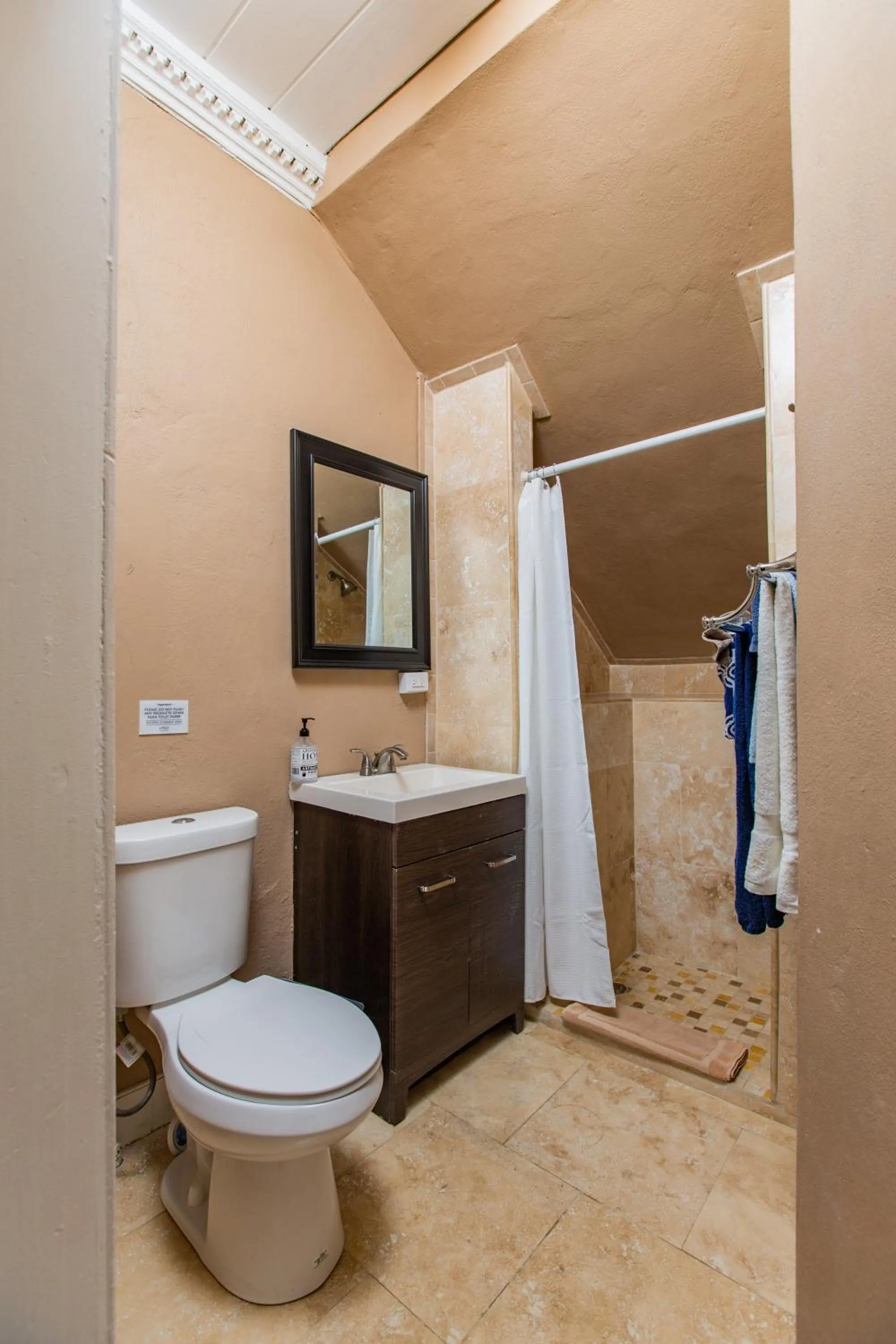 Bathroom in Victoria House