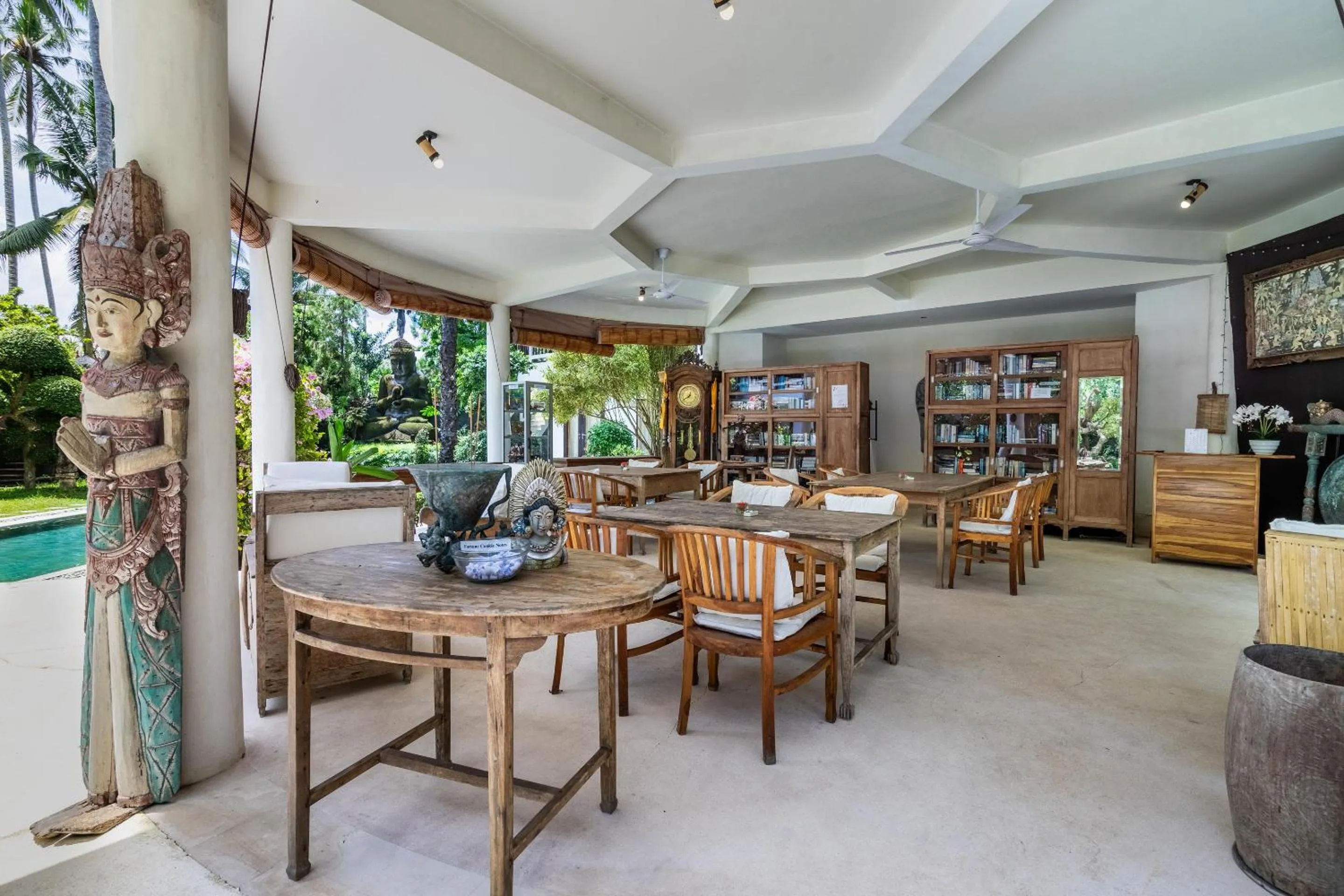 Restaurant/places to eat in The Village of Angels