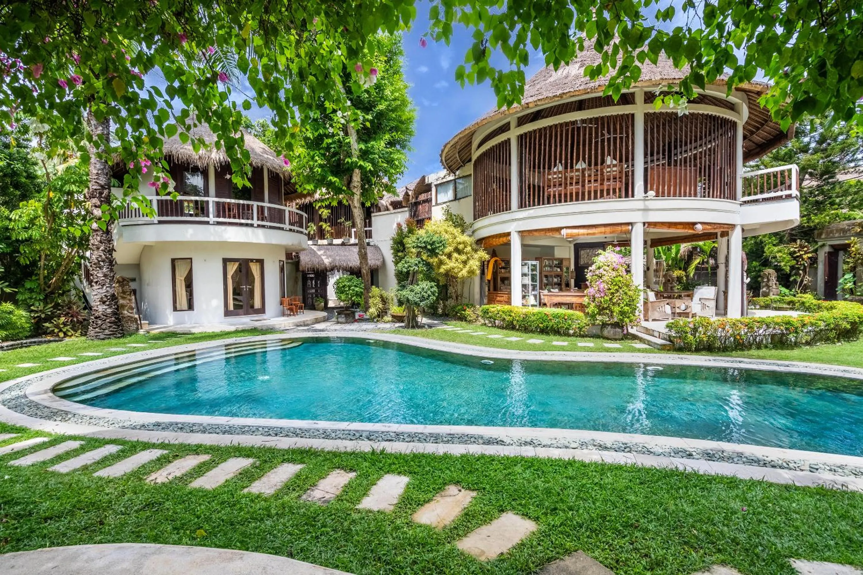 Restaurant/places to eat in The Village of Angels