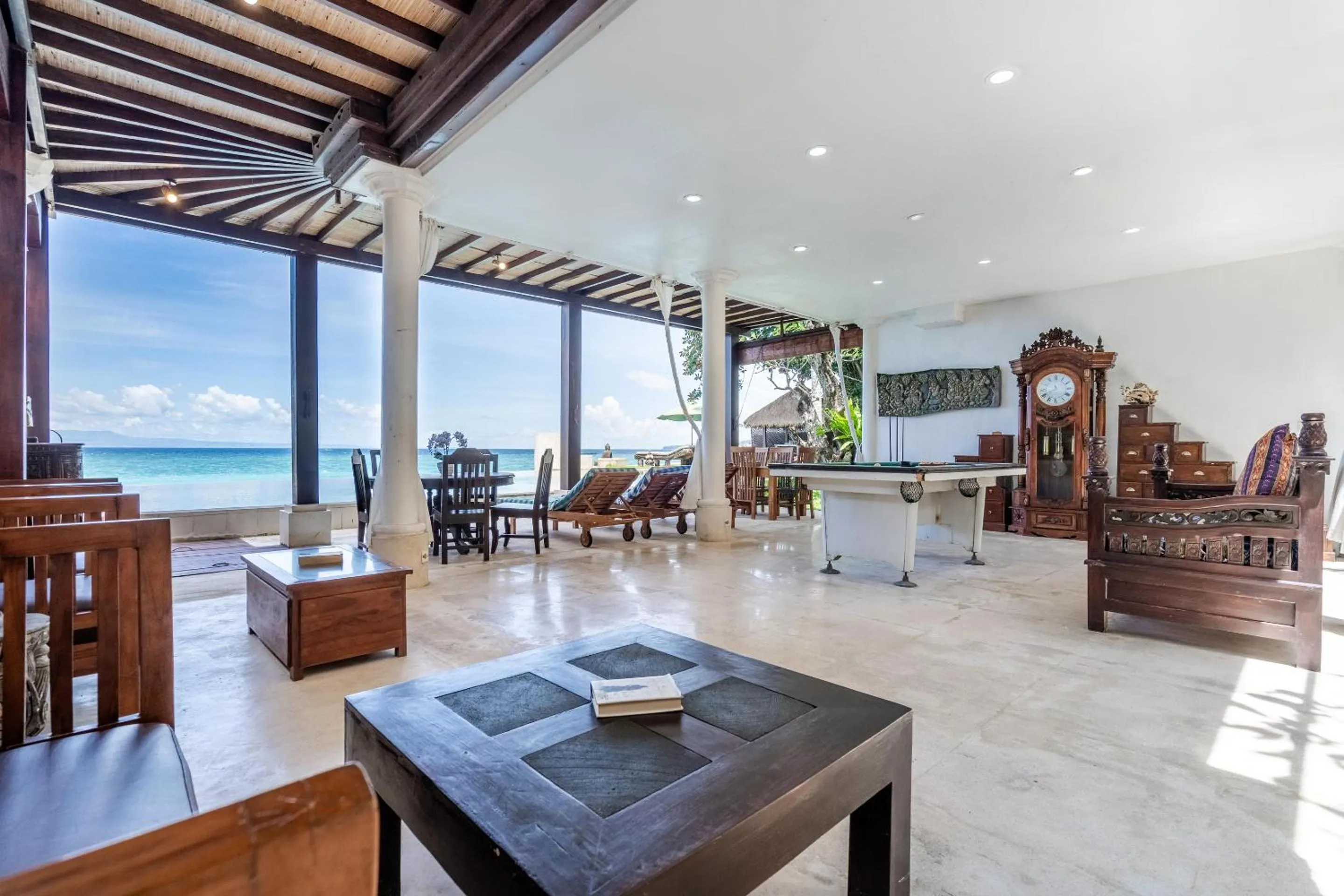 Billiard in The Village of Angels