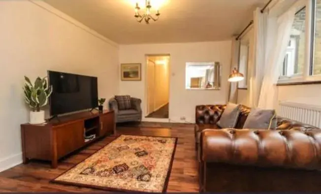 Charming Victoria Conversion Flat in Brentwood with a Garden & Free Parking Charming Victoria Conversion Flat in Brentwood with a Garden & Free Parking