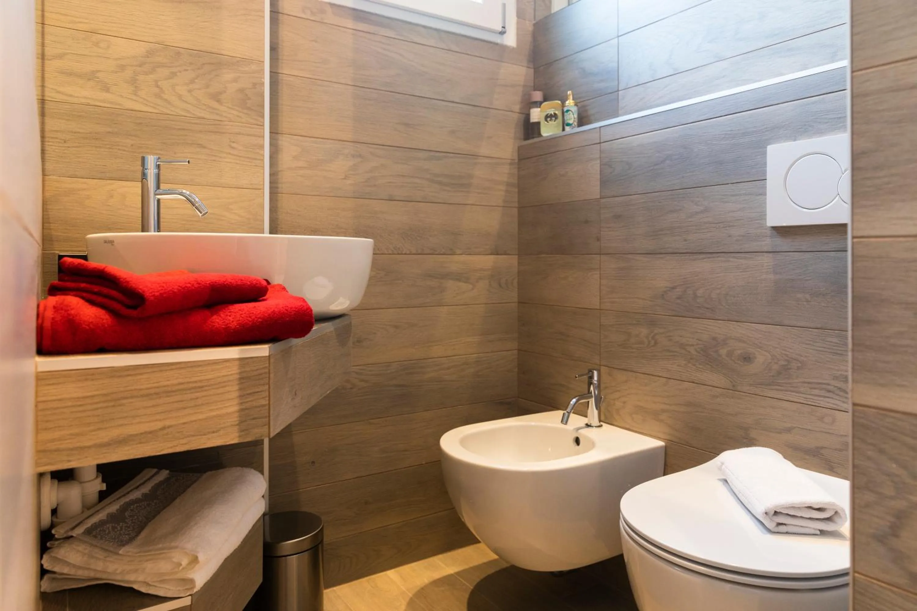 Bathroom in LA PICCOLA PERLA - Repubblica/Central Station