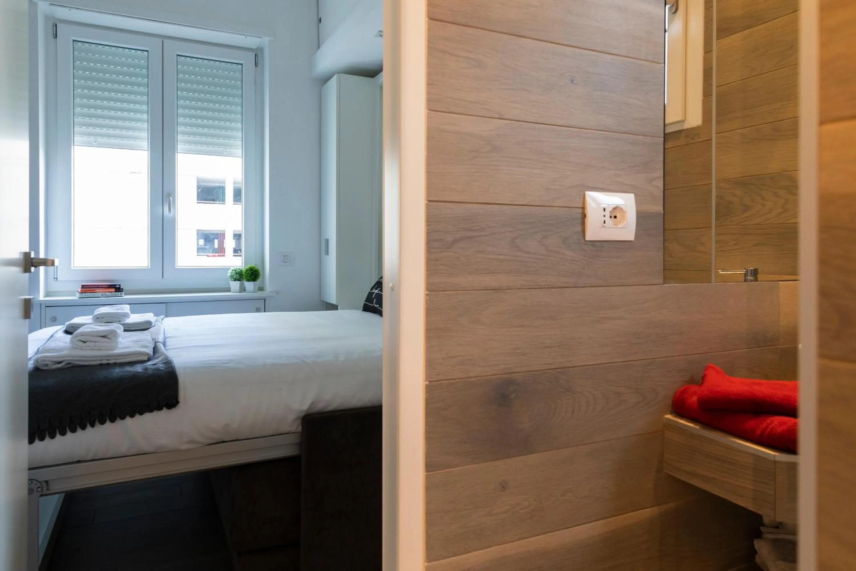 Bathroom, Bed in LA PICCOLA PERLA - Repubblica/Central Station