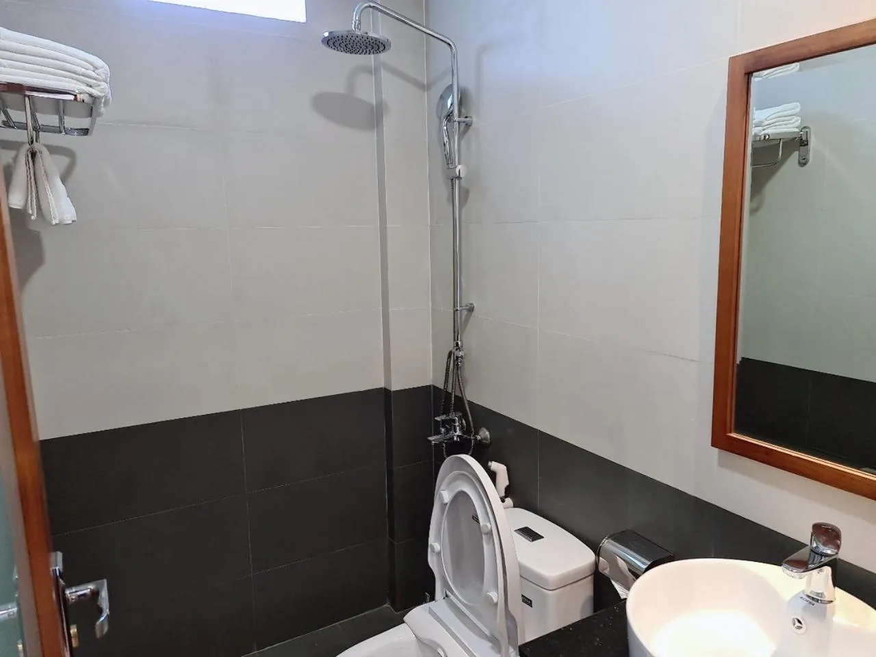 Toilet in Ocean View Quy Nhon Hotel