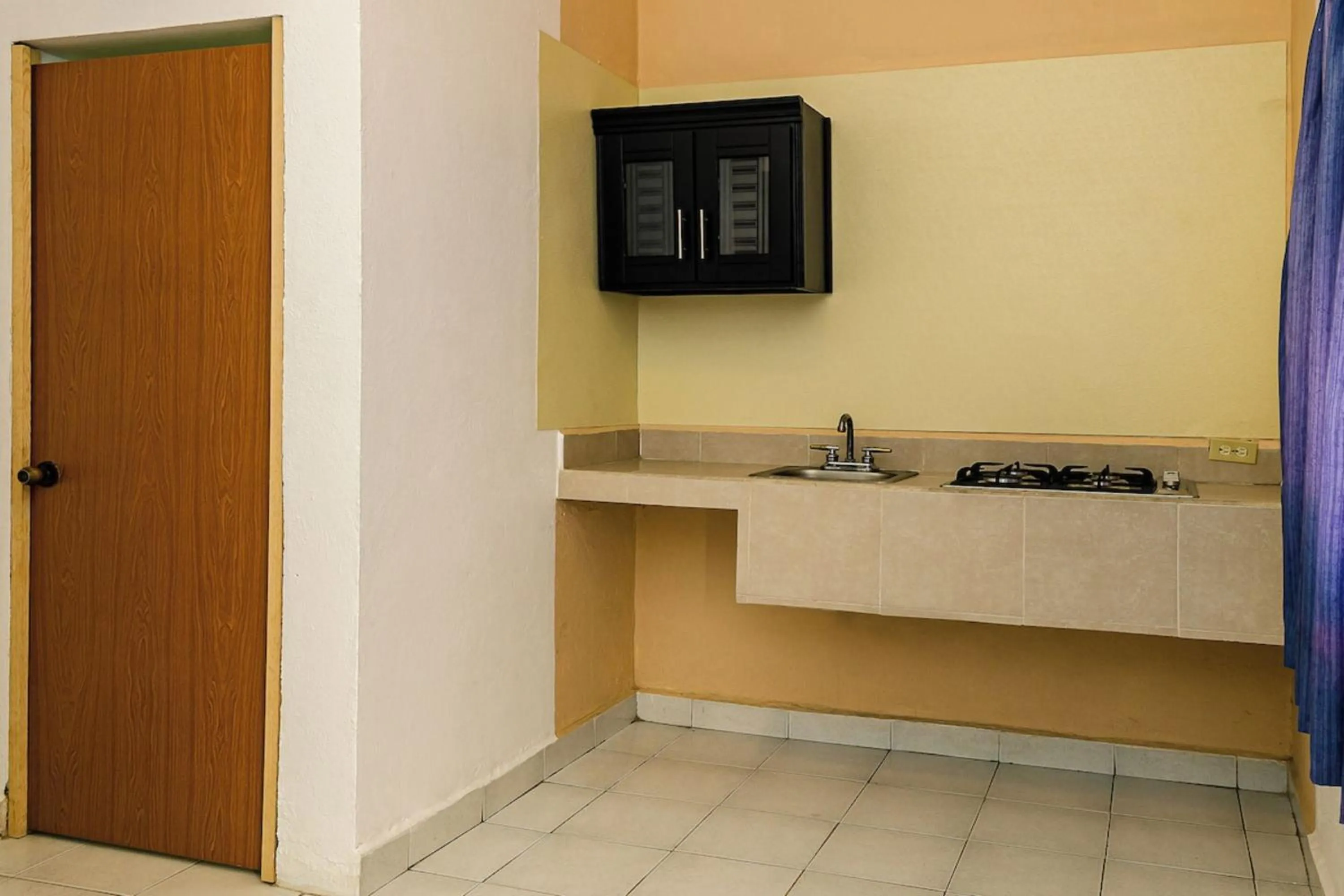 kitchen in OYO Hotel Cabo Del Sur, Cabo San Lucas