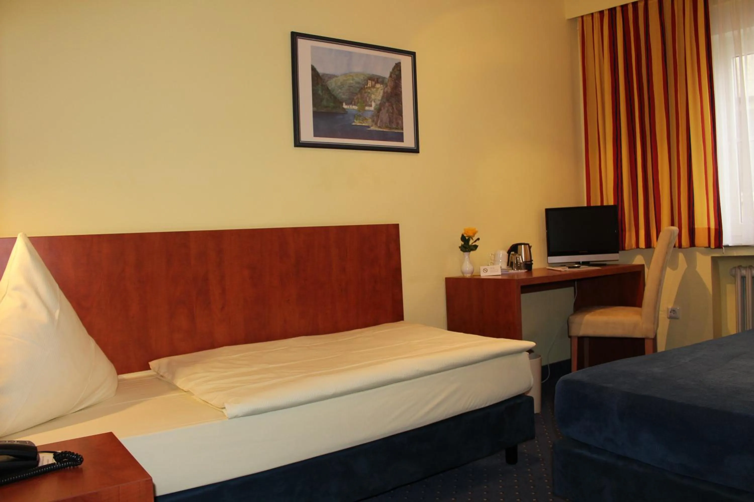 Photo of the whole room, Bed in Park Hotel Rüdesheim