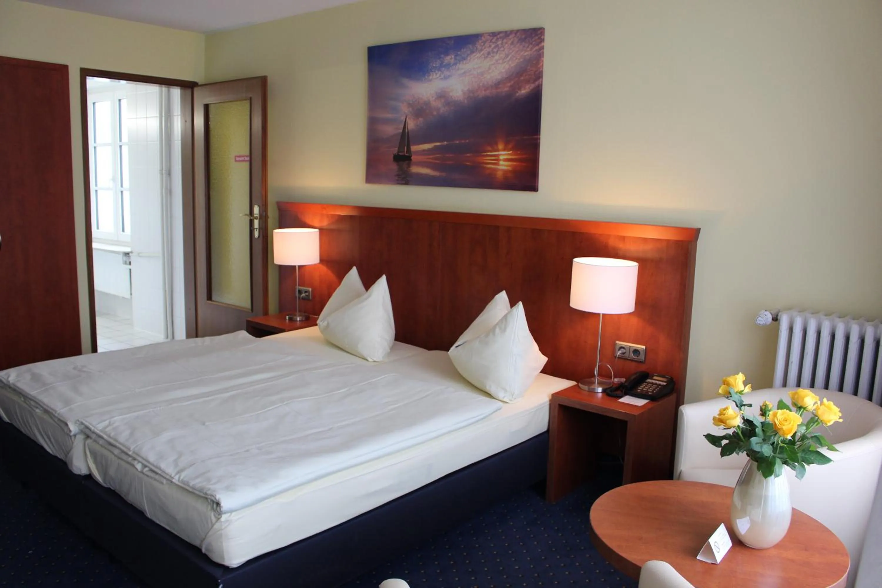 Photo of the whole room, Bed in Park Hotel Rüdesheim