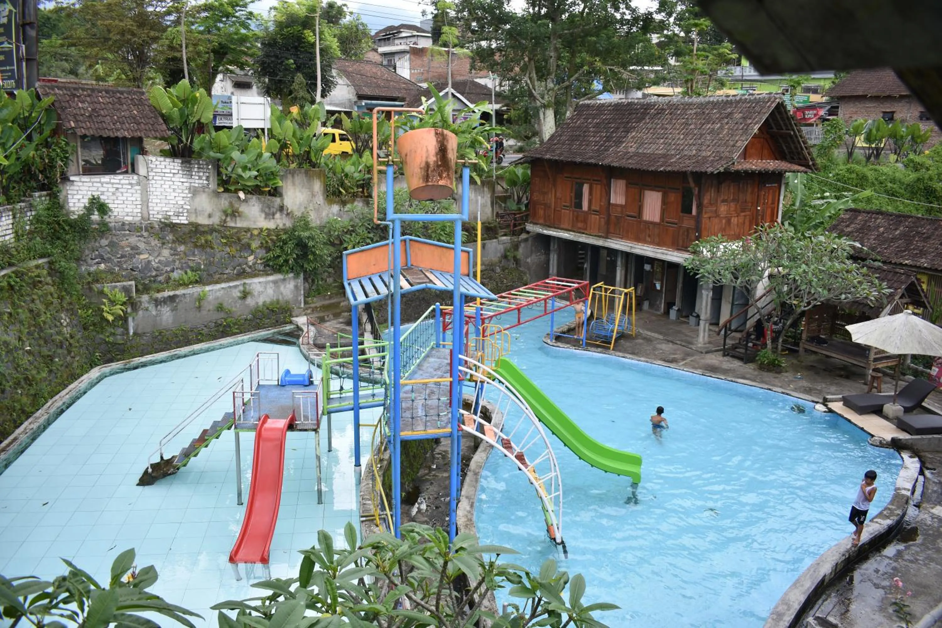 Swimming pool in Taman Dolan Home & Resort