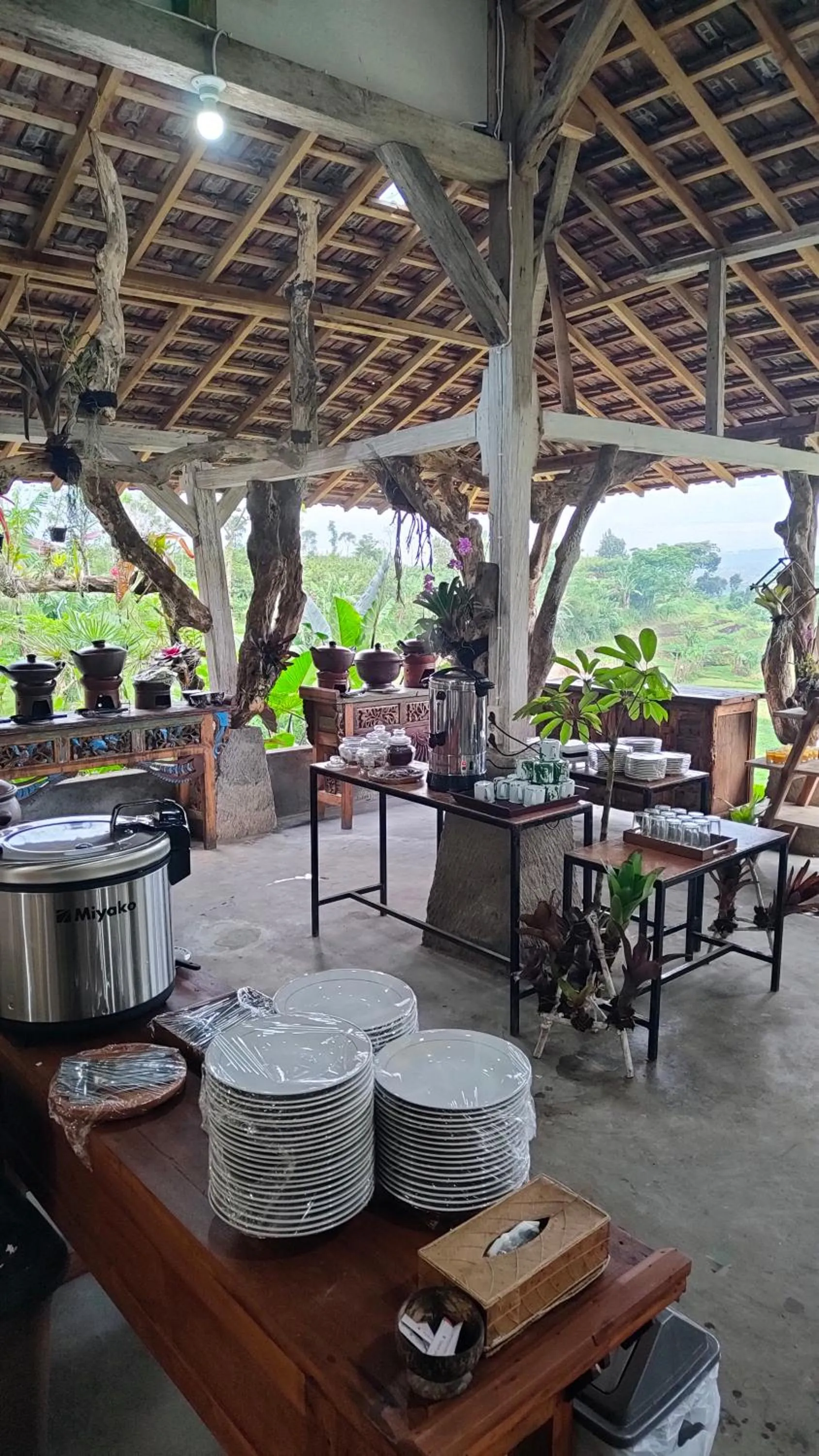 Restaurant/places to eat in Taman Dolan Home & Resort