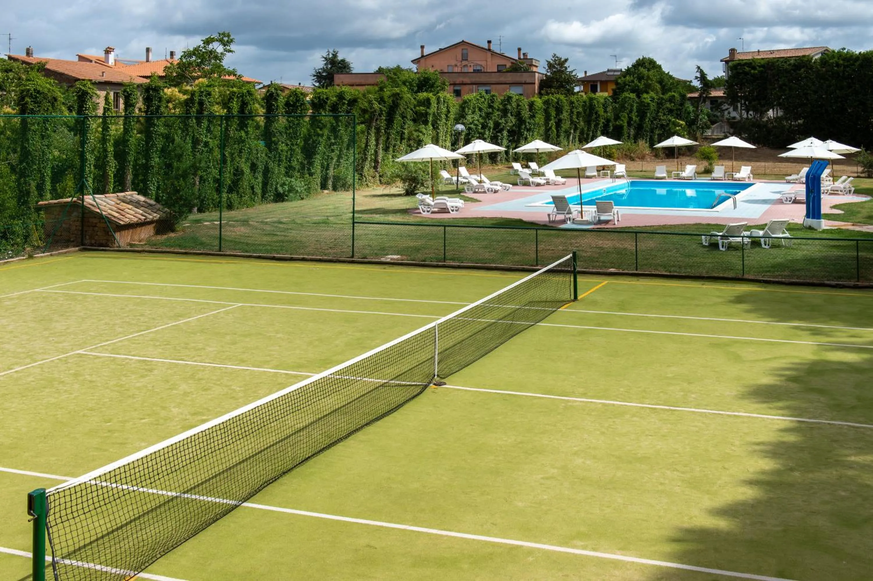 Tennis court in Hotel Villa dei Pini