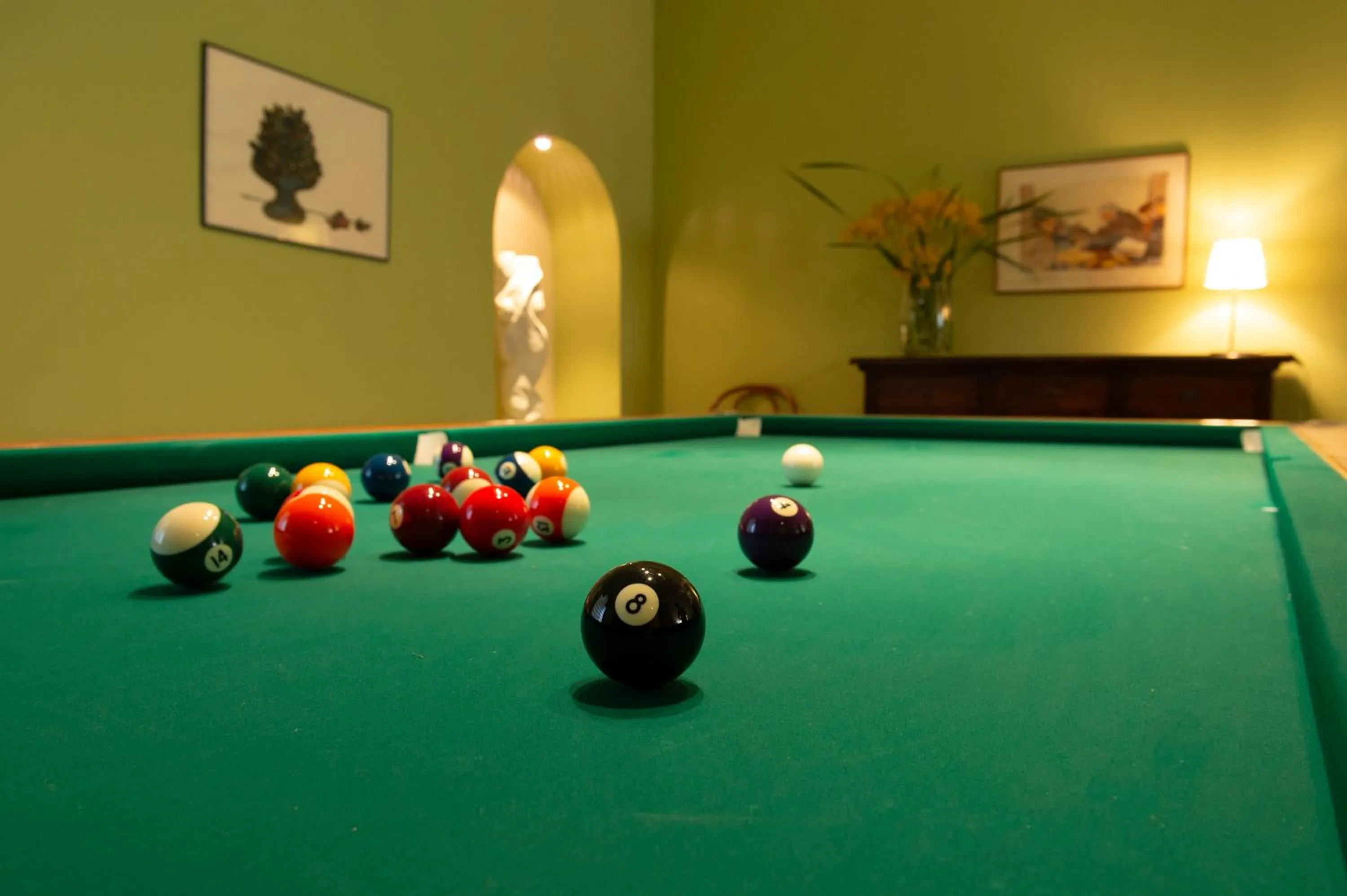 Communal lounge/ TV room in Hotel Villa dei Pini