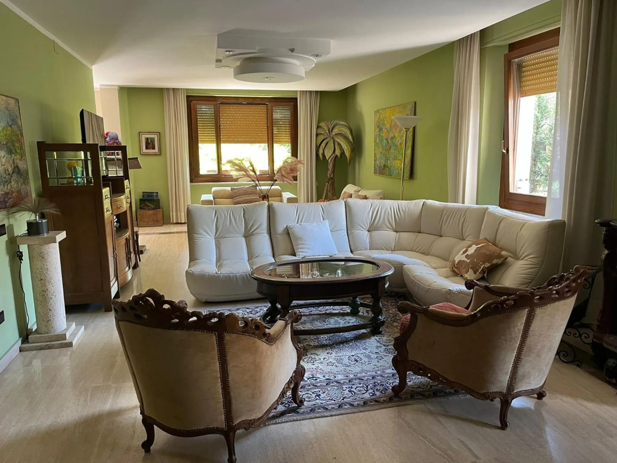 Communal lounge/ TV room in Hotel Villa dei Pini