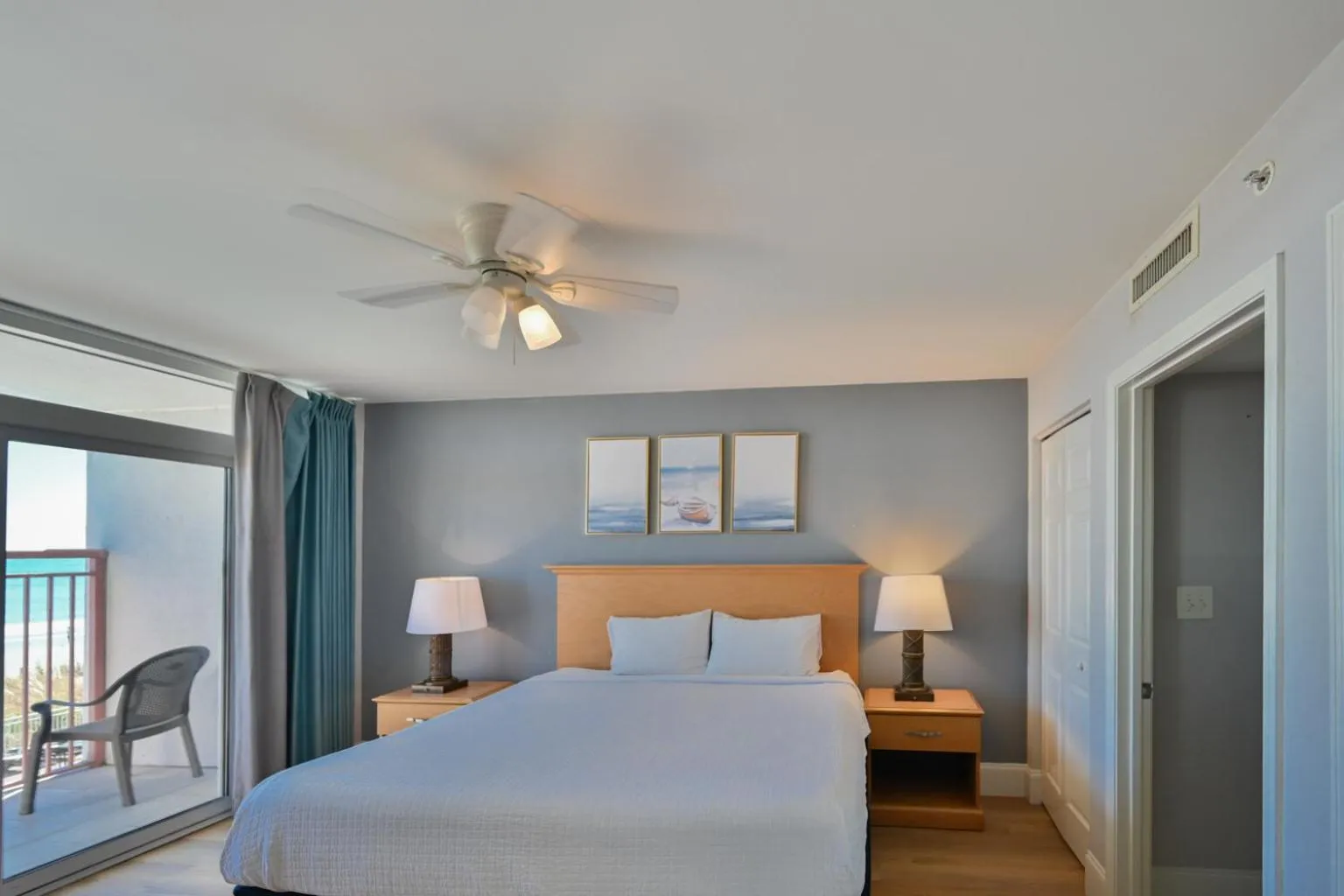 Bed in A Piece of Paradise, Newly Renovated