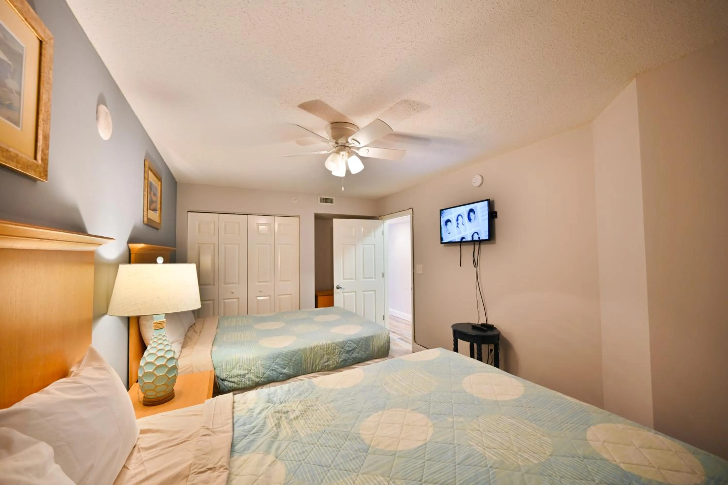 Bed in A Piece of Paradise, Newly Renovated