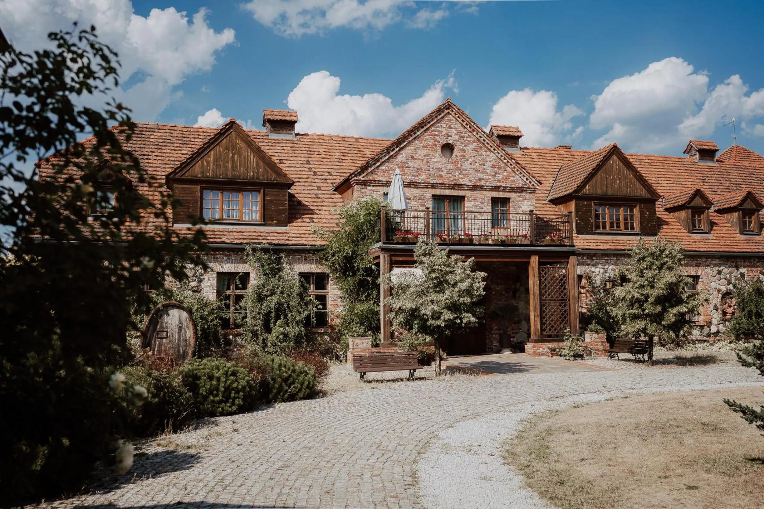 Property building in Żabi Dwór - HOTEL - RESTAURACJA - SPA