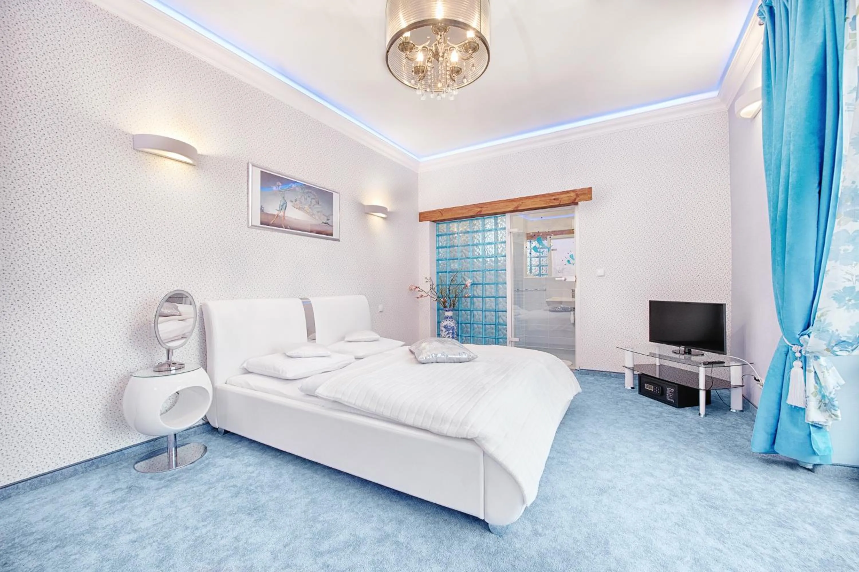 Photo of the whole room, Bed in Żabi Dwór - HOTEL - RESTAURACJA - SPA