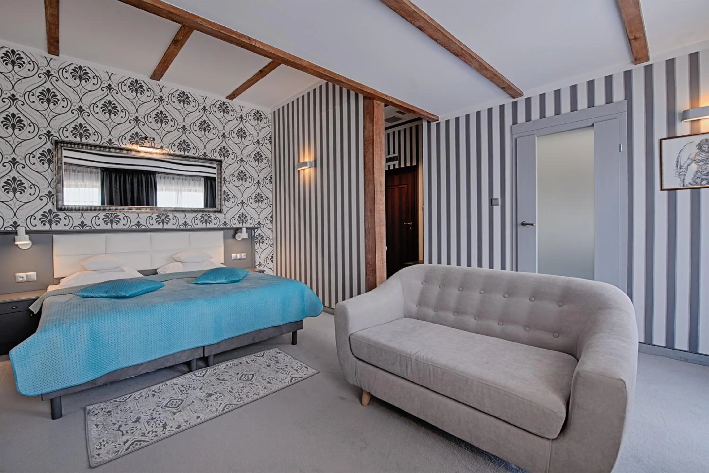 Living room, Bed in Żabi Dwór - HOTEL - RESTAURACJA - SPA