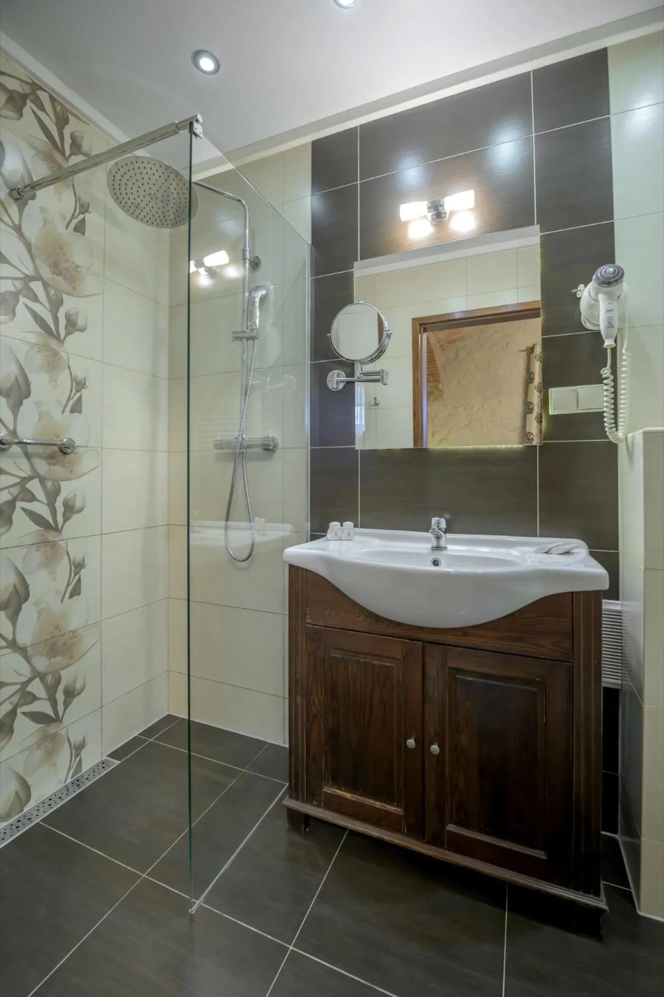 Shower in Żabi Dwór - HOTEL - RESTAURACJA - SPA