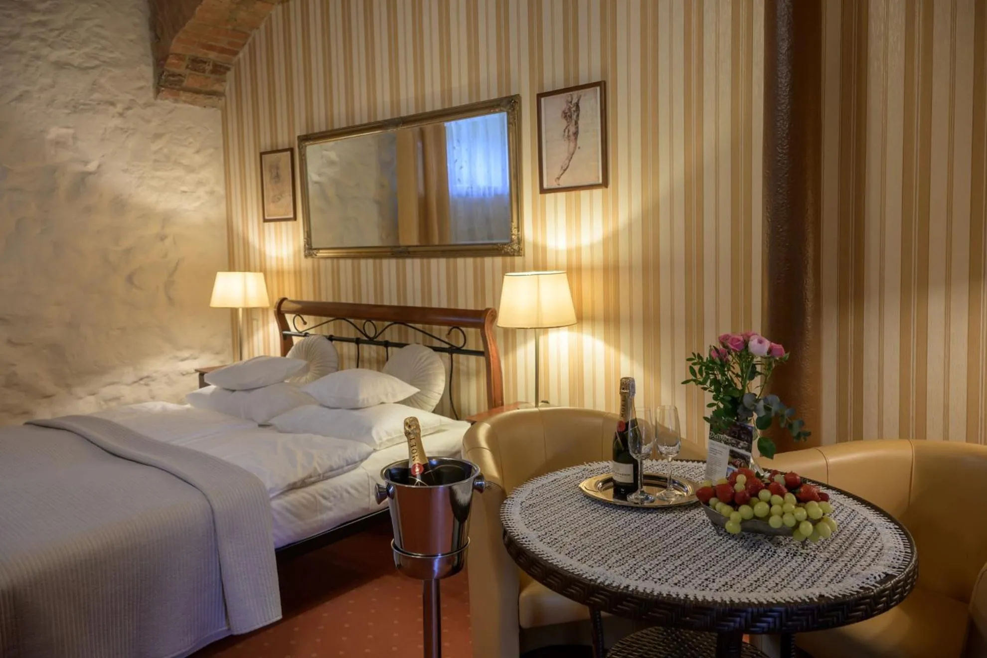 Bed in Żabi Dwór - HOTEL - RESTAURACJA - SPA