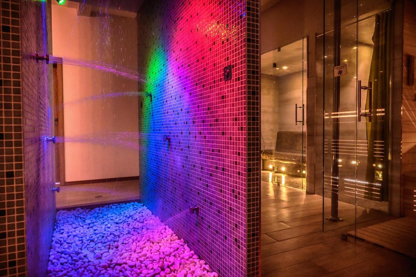 Shower in Żabi Dwór - HOTEL - RESTAURACJA - SPA