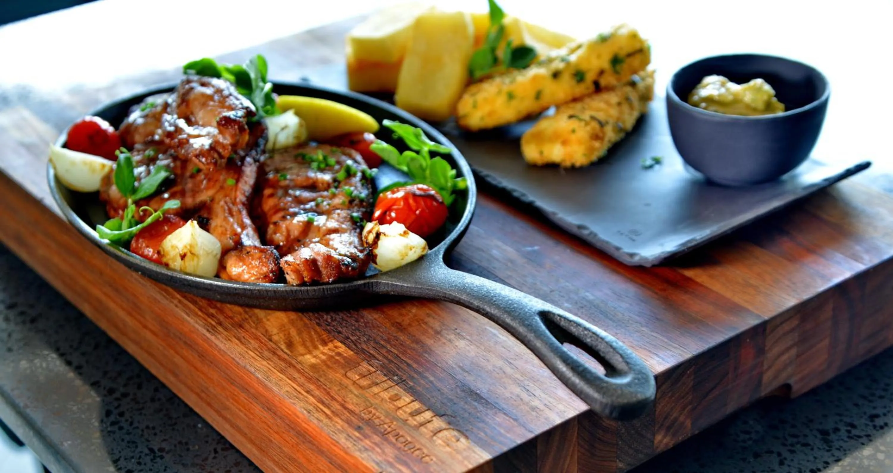 Restaurant/places to eat in Apogee Boutique Hotel & Spa