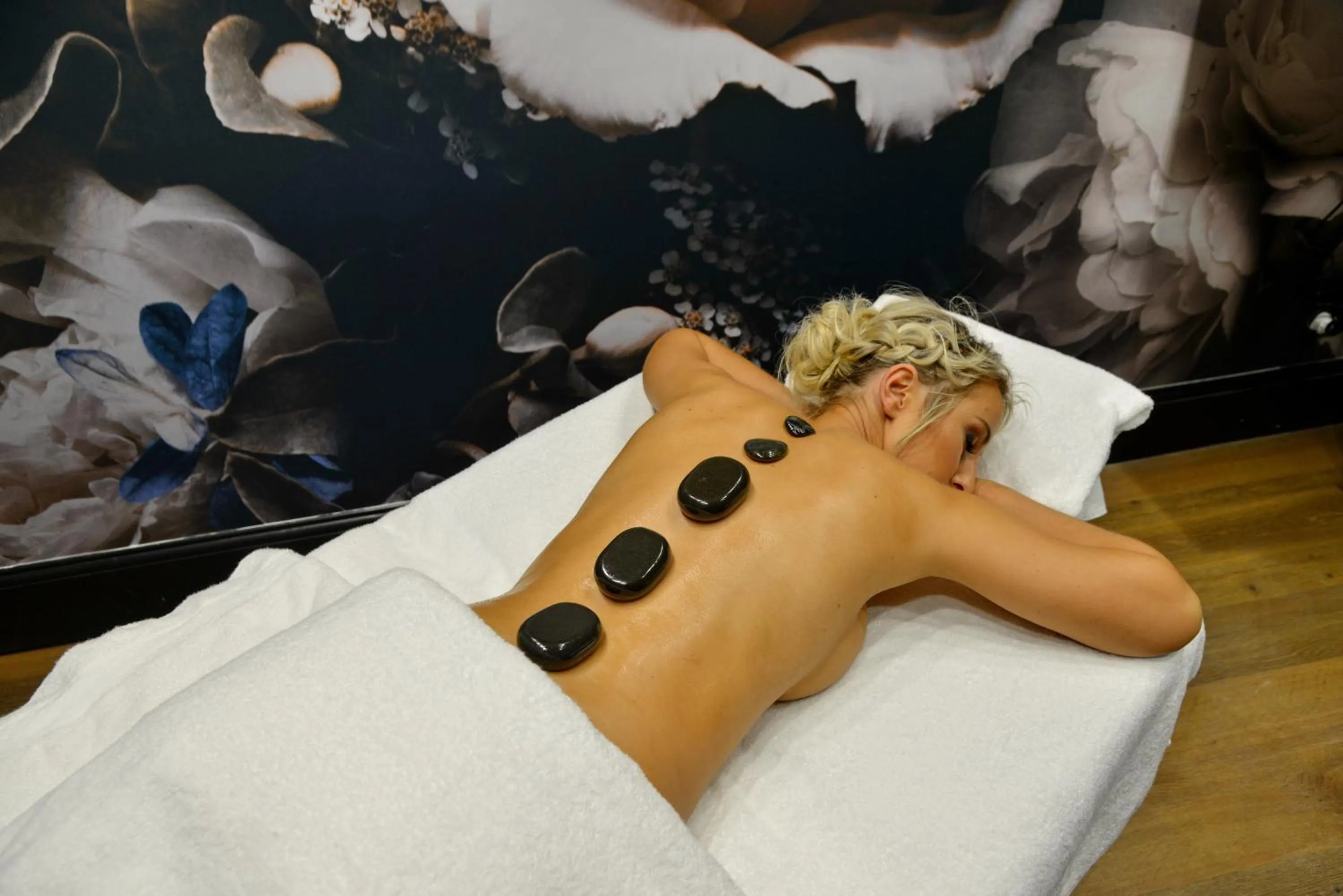 Massage in Apogee Boutique Hotel & Spa