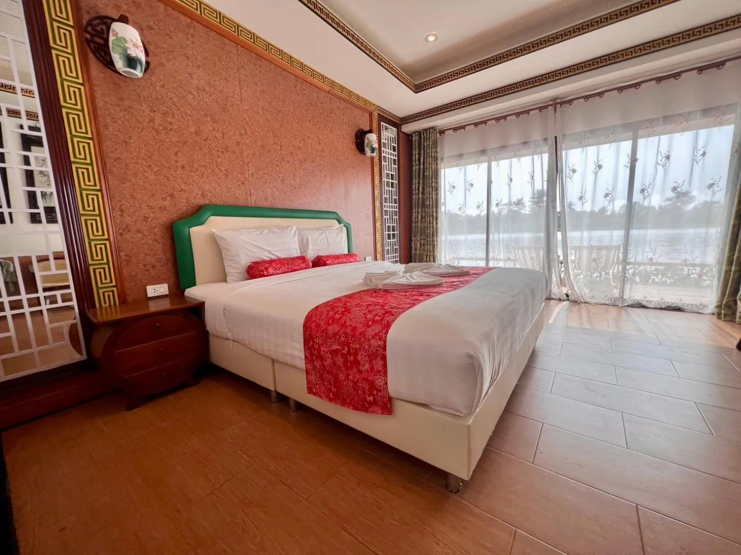 Bed in Kasem Island Resort