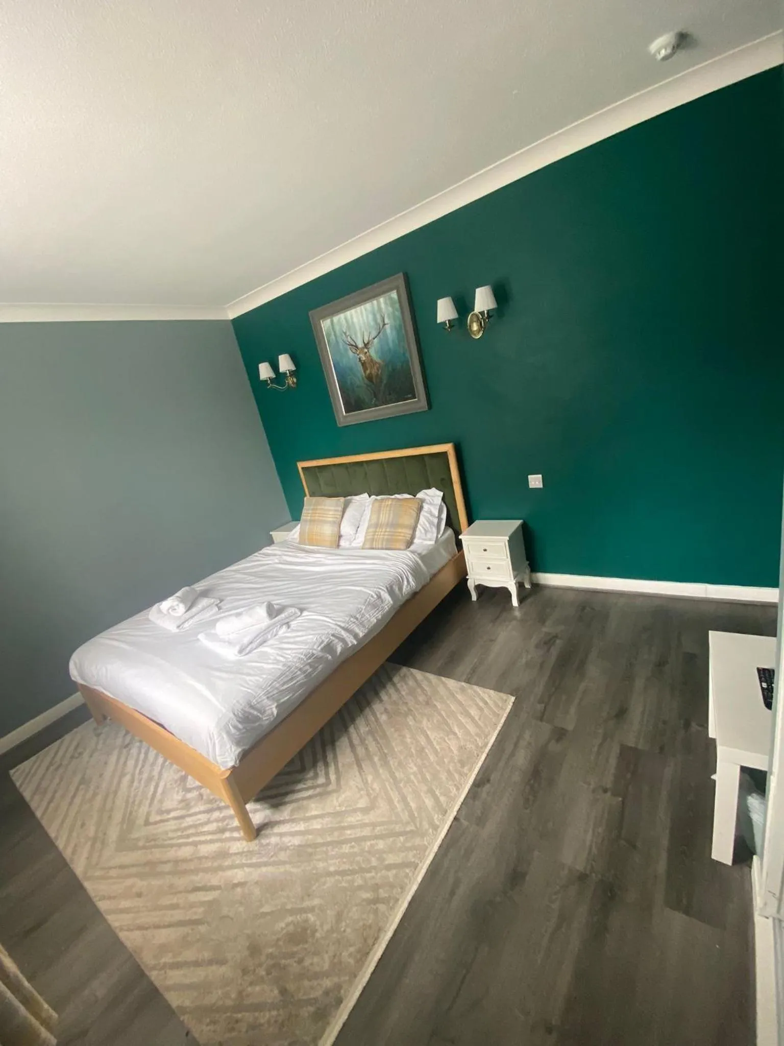 Bedroom, Bed in Lomond Park Hotel