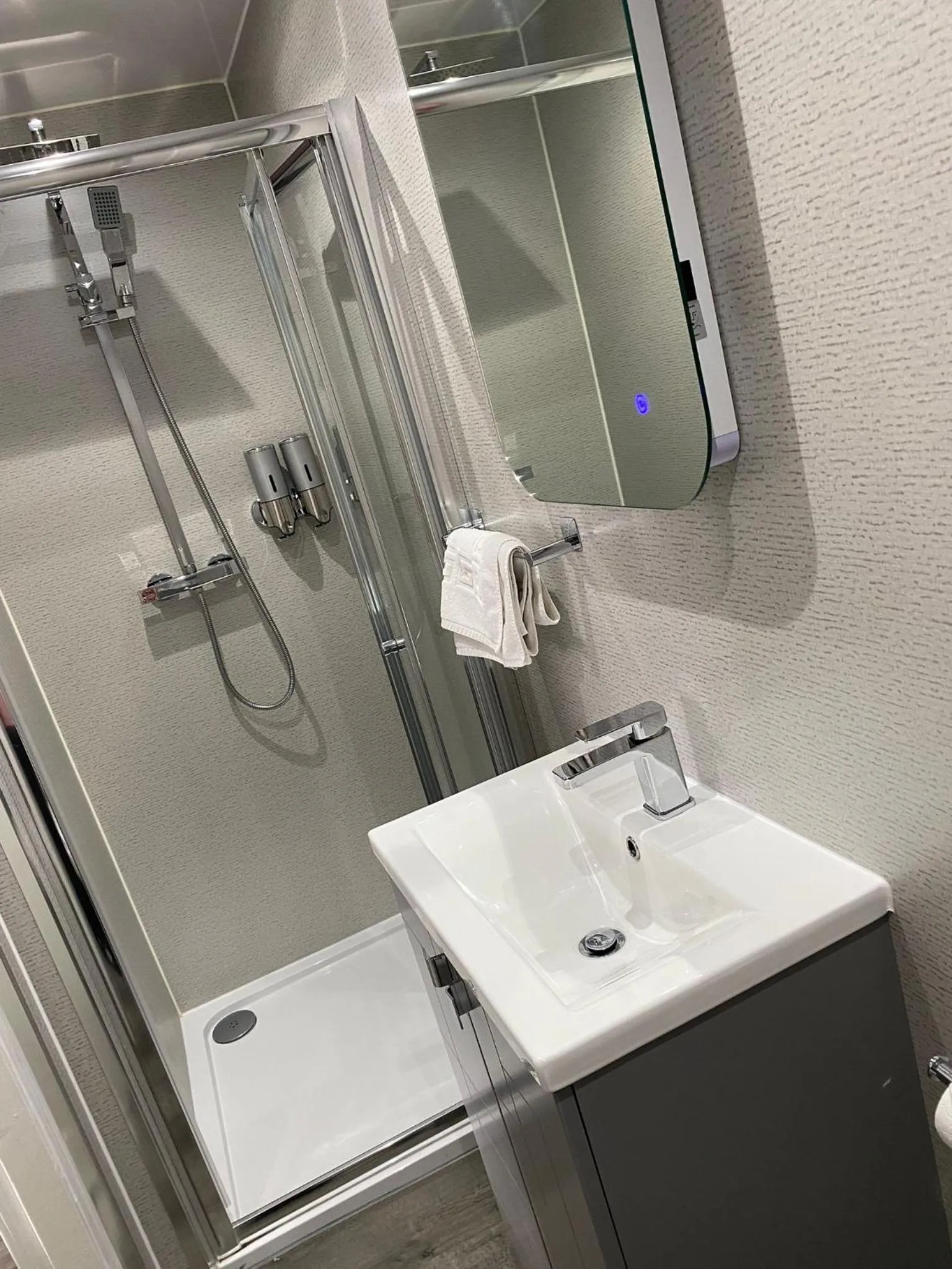 Bathroom in Lomond Park Hotel