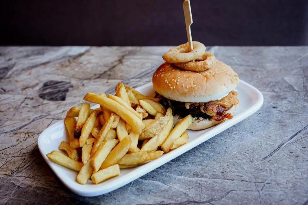 Food and drinks in Lomond Park Hotel