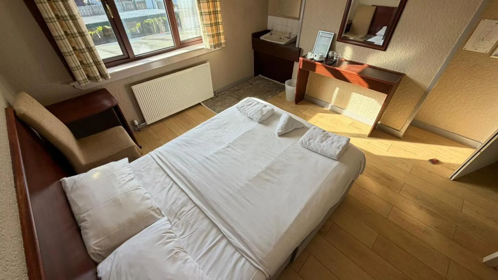 Bed in Lomond Park Hotel