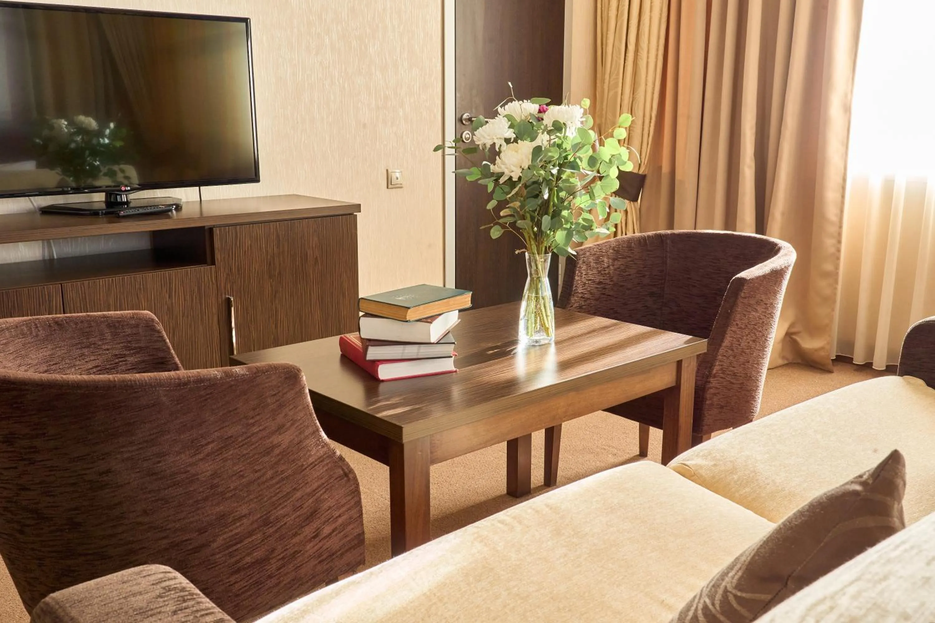 Seating area in Kainar Hotel