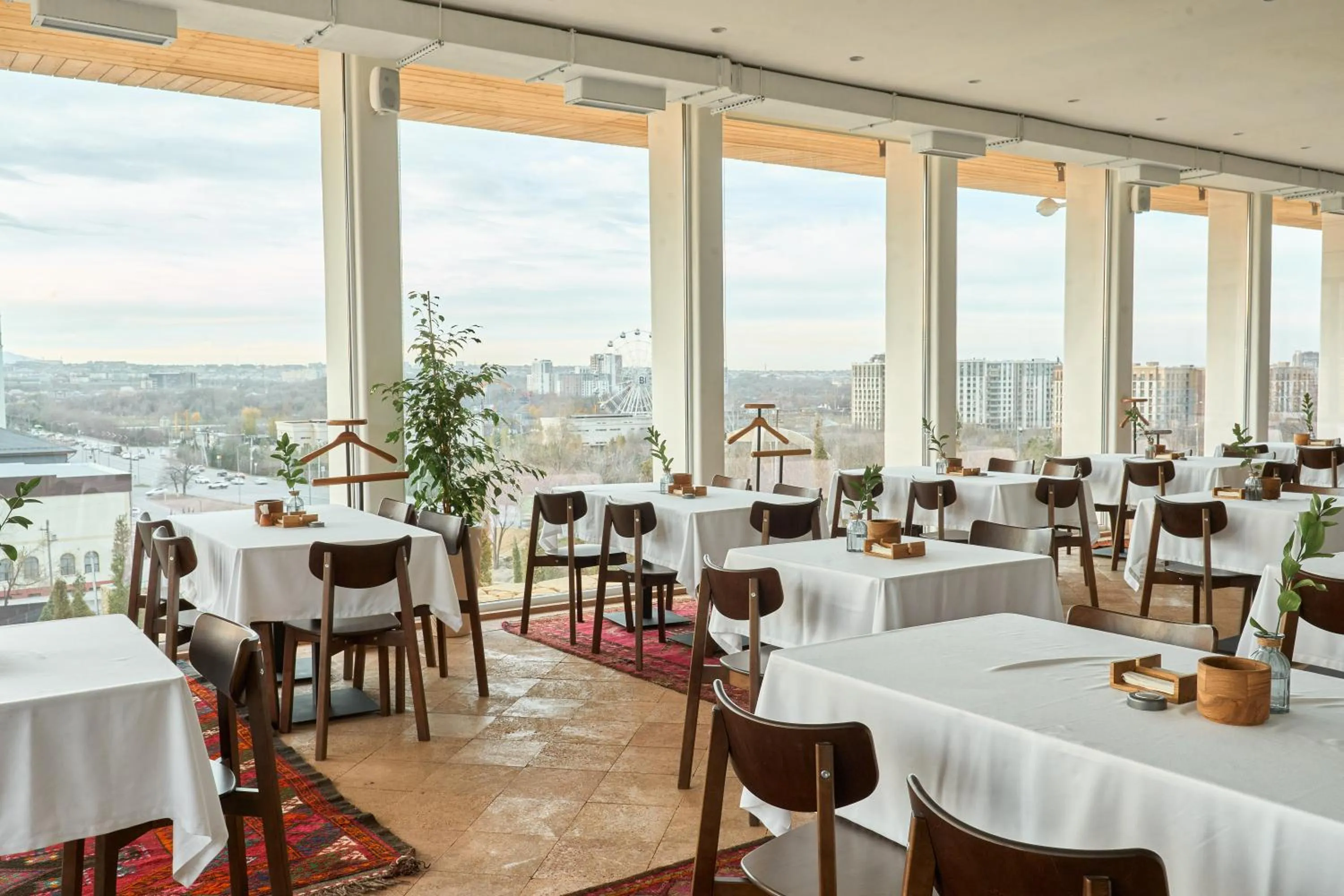 Restaurant/places to eat in Kainar Hotel